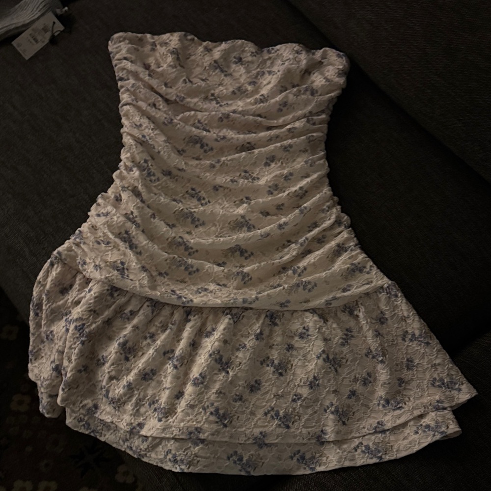 Windsor Strapless Dress in Cream and Blue Floral Women’s Medium